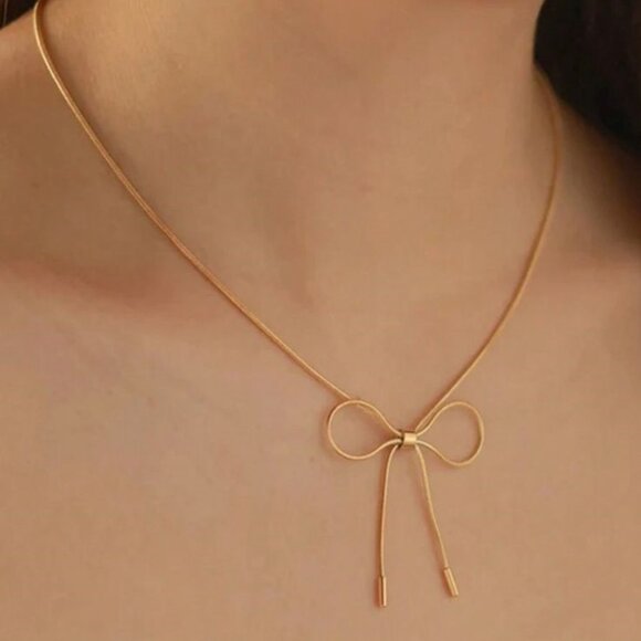 Gold Snake Chain Bow Necklace - Picture 1 of 3